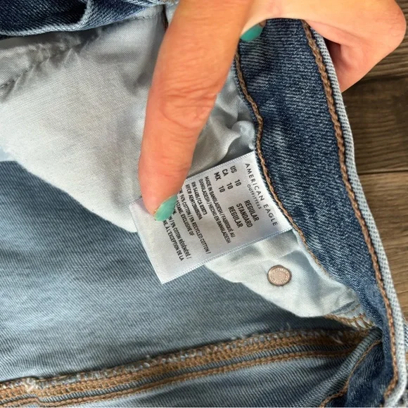 American Eagle Outfitters Light Blue Straight Leg Jeans - Picture 5 of 5